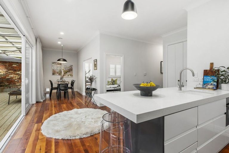 Photo of property in 55 Mckinley Crescent, Brooklyn, Wellington, 6021