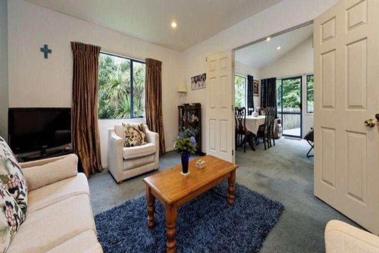Photo of property in 35 Chamari Close, Titirangi, Auckland, 0604