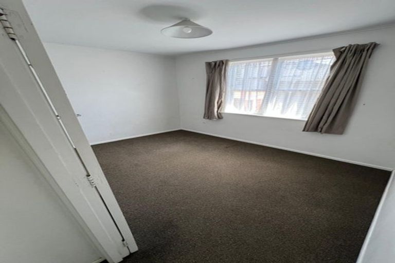 Photo of property in 8 Wylie Avenue, Sunnynook, Auckland, 0620