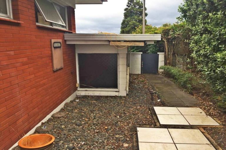 Photo of property in 2/2 Girrahween Drive, Totara Vale, Auckland, 0629