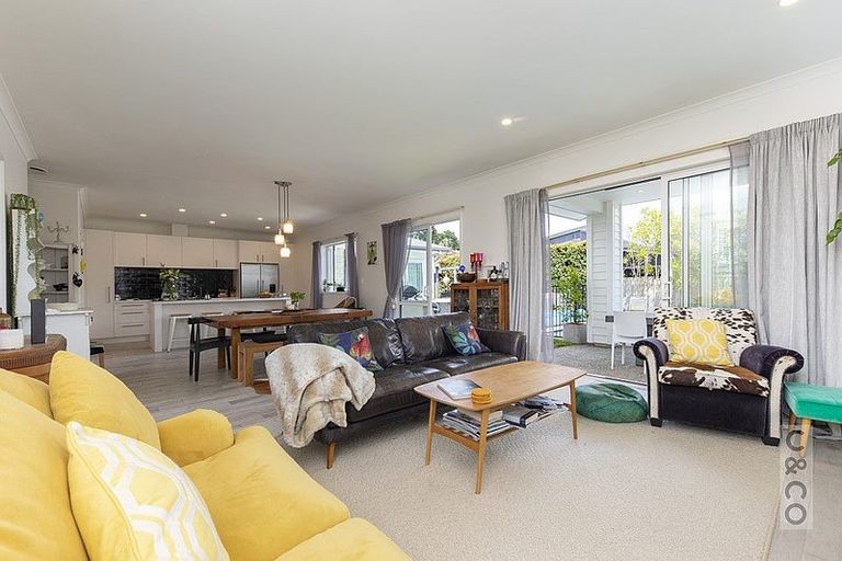 Photo of property in 14 Floyd Road, Riverhead, 0820