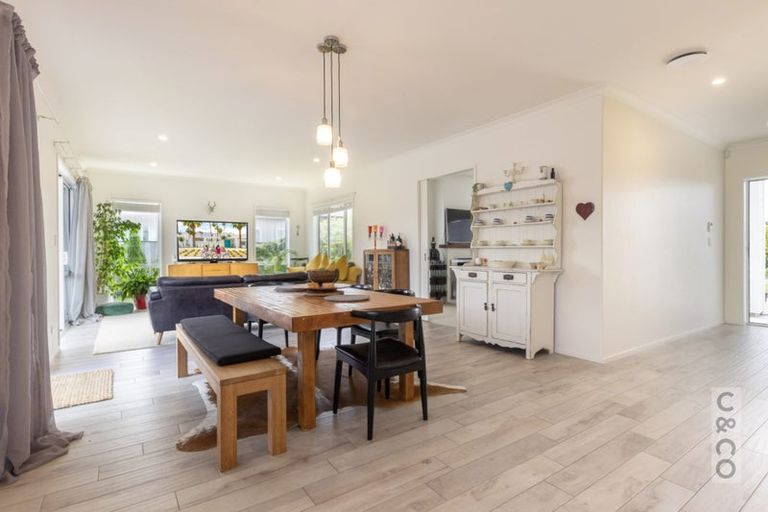 Photo of property in 14 Floyd Road, Riverhead, 0820