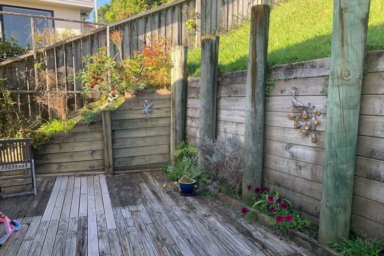 Photo of property in 19 Corsham Grove, Churton Park, Wellington, 6037