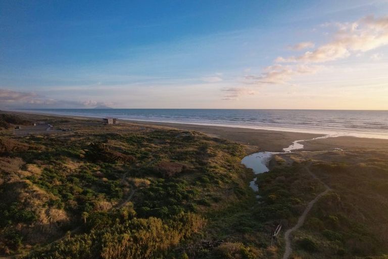 Photo of property in 5 Somerset Grove, Waitarere Beach, Levin, 5510