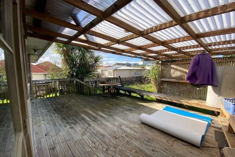 Photo of property in 7 Sheehan Road, Te Atatu South, Auckland, 0610