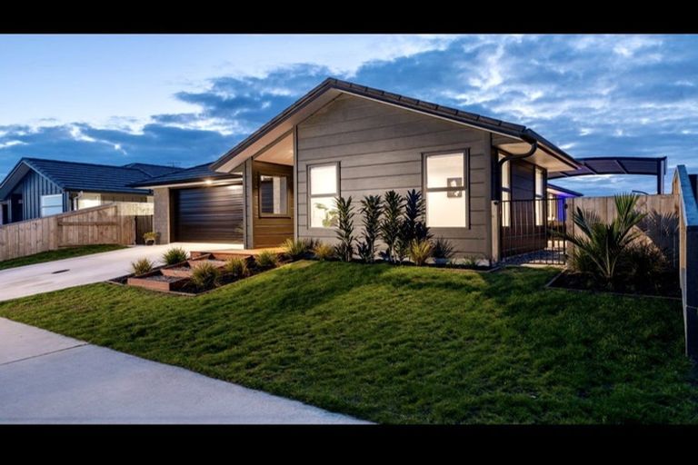 Photo of property in 15 Kotiate Street, Papamoa Beach, Papamoa, 3118