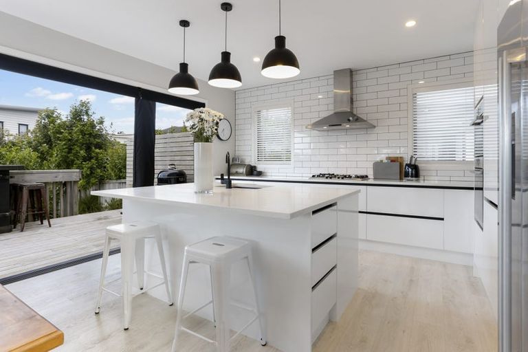 Photo of property in 7 Nerehana Place, Red Beach, 0932