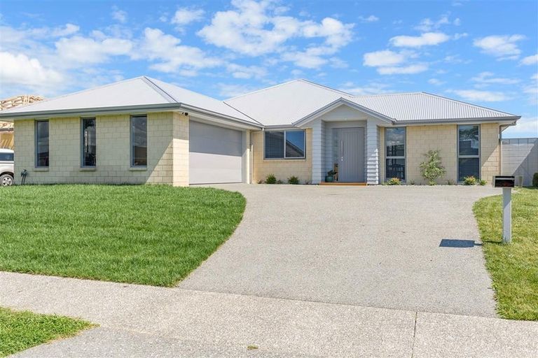 Photo of property in 84 Palm Springs Boulevard, Papamoa Beach, Papamoa, 3118