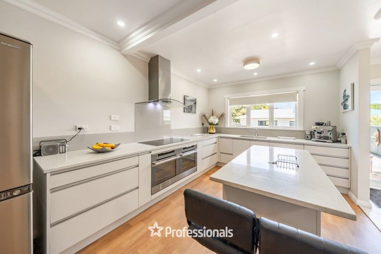 Photo of property in 32 Birdwood Road, Waterloo, Lower Hutt, 5011