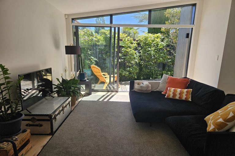 Photo of property in 6a Riviera Place, Hauraki, Auckland, 0622