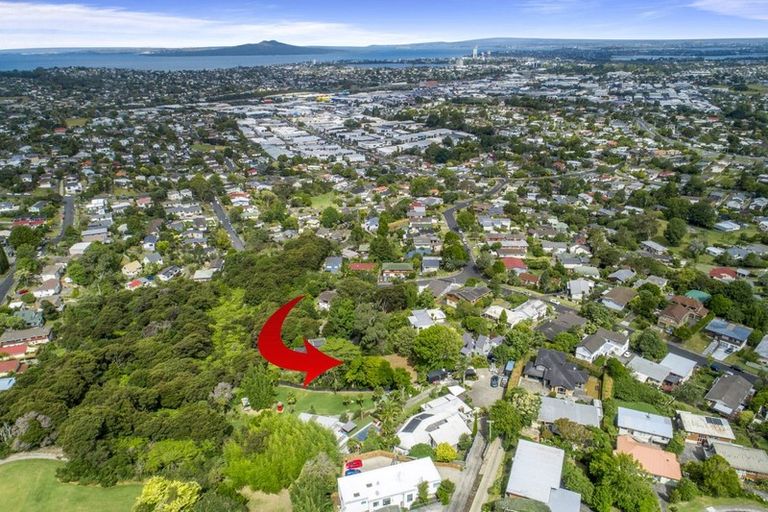 Photo of property in 28 Girrahween Drive, Totara Vale, Auckland, 0629