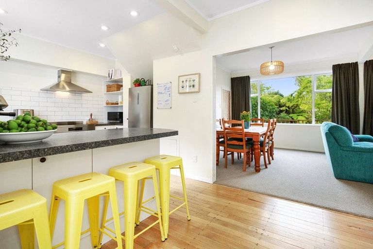 Photo of property in 6 Thomas Hook Street, Tawa, Wellington, 5028