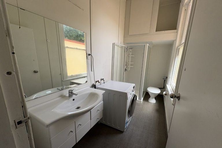 Photo of property in 1/18 Clifton Terrace, Kelburn, Wellington, 6012