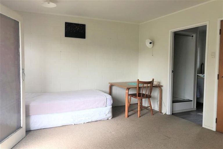 Photo of property in 1 Kenton Lane, Mangere, Auckland, 2022