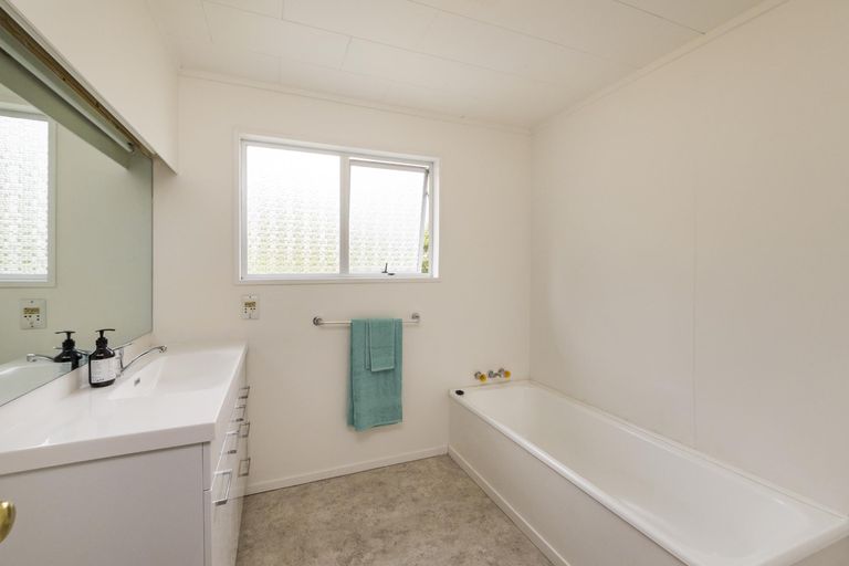 Photo of property in 52 Buick Crescent, Awapuni, Palmerston North, 4412