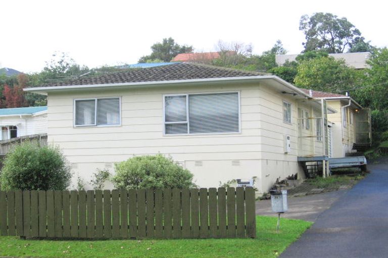 Photo of property in 1/8a Millbrook Road, Henderson, Auckland, 0612