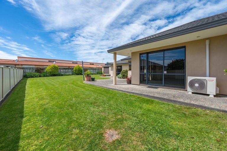 Photo of property in 8 Arataki Road, Havelock North, 4130