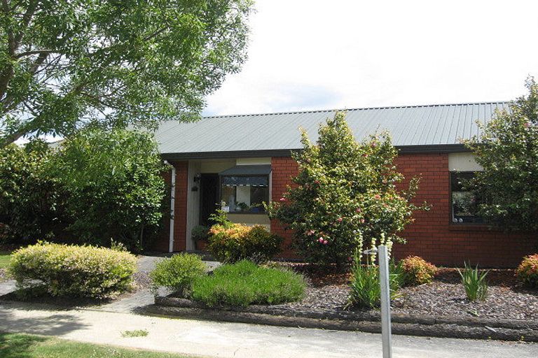 Photo of property in 21 Connemara Drive, Northwood, Christchurch, 8051