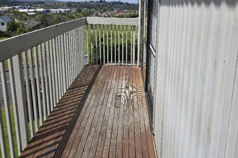 Photo of property in 28 Beauchamp Drive, Massey, Auckland, 0614