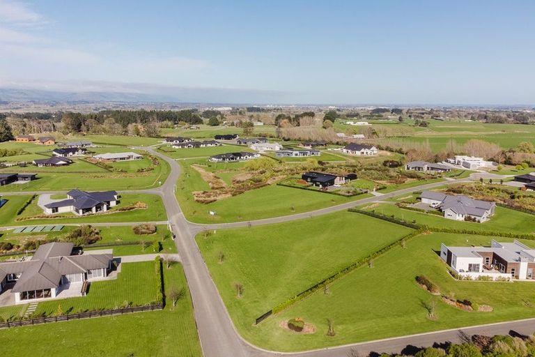 Photo of property in 2 Paterson Lane, Kelvin Grove, 4470