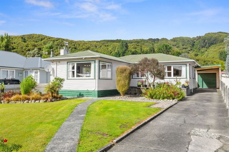 Photo of property in 13 Hay Street, Wainuiomata, Lower Hutt, 5014