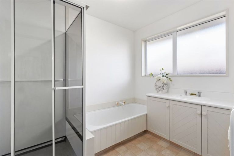 Photo of property in 64 Apsley Drive, Avonhead, Christchurch, 8042