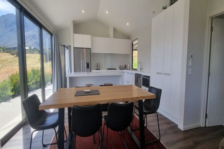 Photo of property in 16 Kinross Lane, Jacks Point, Queenstown, 9371