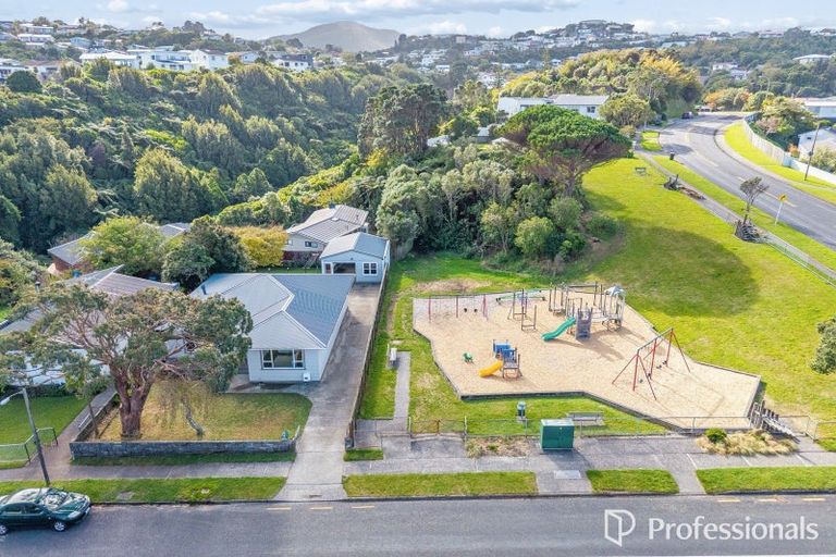 Photo of property in 19 Holly Grove, Maungaraki, Lower Hutt, 5010
