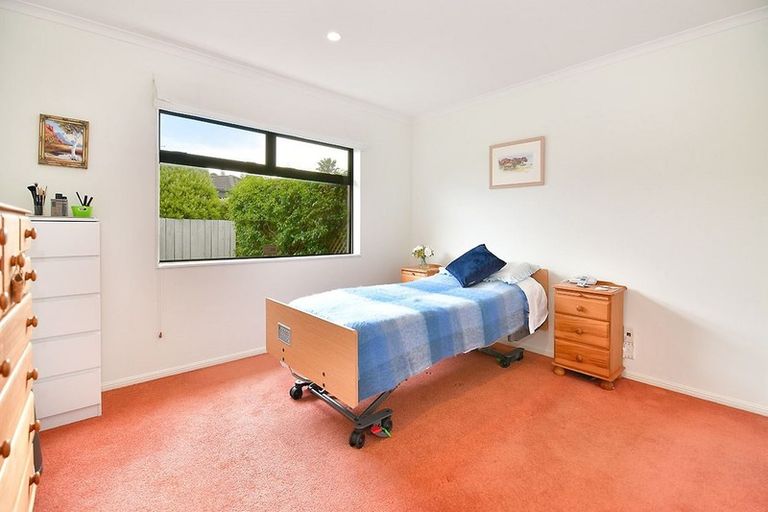 Photo of property in 12 Francis Skinner Place, Orewa, 0931