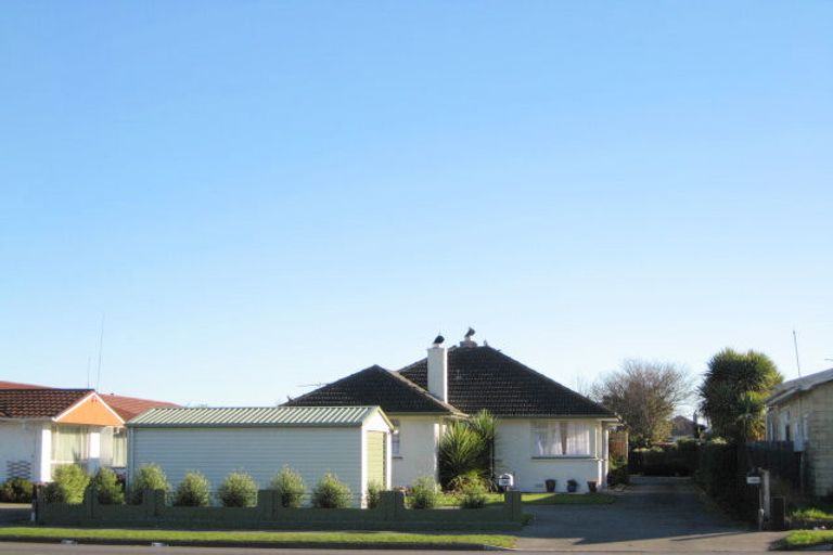 Photo of property in 205 Main North Road, Redwood, Christchurch, 8051