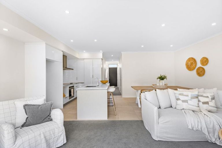 Photo of property in 44 Owen Chapman Drive, Red Beach, 0932