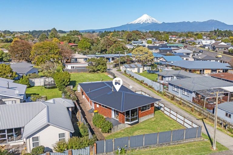 Photo of property in 12 Saxton Road, Upper Vogeltown, New Plymouth, 4310