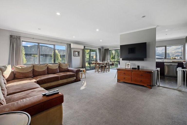 Photo of property in 5 Crabbe Place, Cromwell, 9310