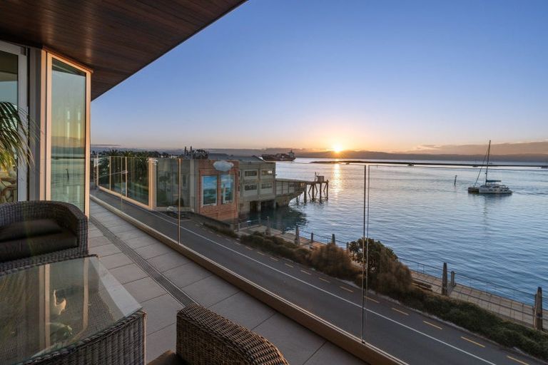 Photo of property in Quay Apartments Tower 2, 206/283 Wakefield Quay, Stepneyville, Nelson, 7010