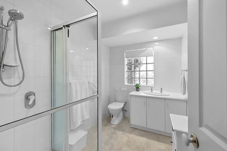 Photo of property in 14 Del Mar Place, Merrilands, New Plymouth, 4312