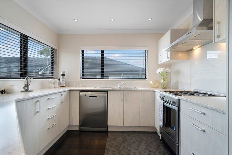 Photo of property in 5 Mcwhirters Farm Lane, Massey, Auckland, 0614