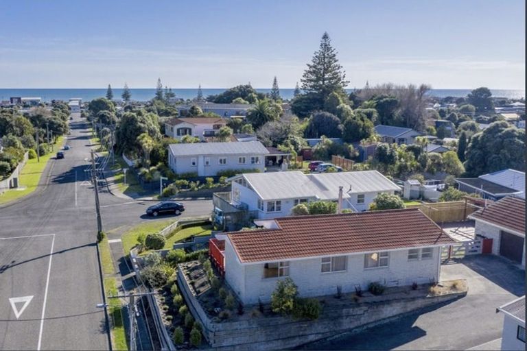 Photo of property in 56 Toi Street, Otaki Beach, Otaki, 5512