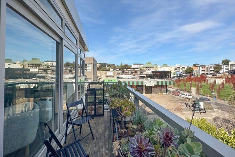 Photo of property in Revolucion Apartments, 207e/28 Torrens Terrace, Mount Cook, Wellington, 6011
