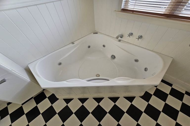 Photo of property in 15 Myrtle Street, Hamilton East, Hamilton, 3216