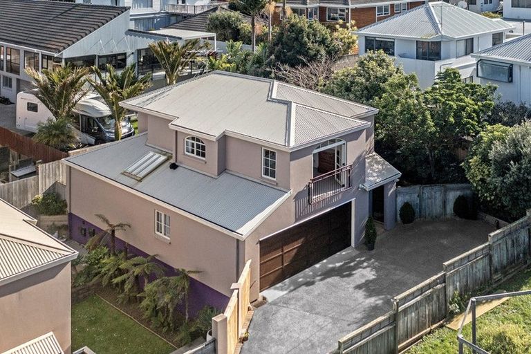 Photo of property in 3/24 Wernham Place, Northcote, Auckland, 0626