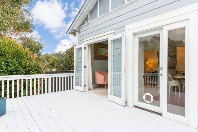 Photo of property in 159 Queens Drive, Lyall Bay, Wellington, 6022