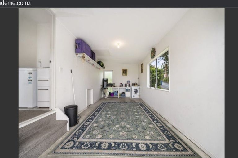 Photo of property in 2 Davern Lane, New Lynn, Auckland, 0600