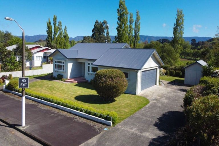 Photo of property in 22 Hunter Street, Dannevirke, 4930