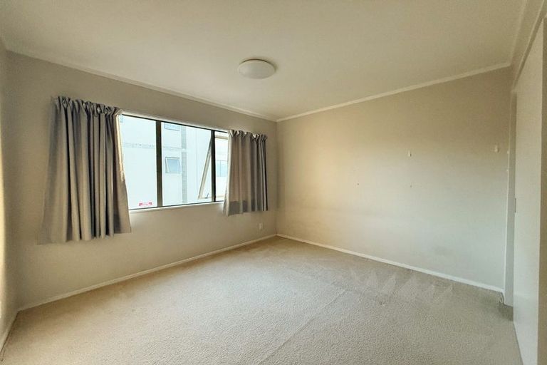 Photo of property in The Haven, 22/120 Beach Haven Road, Beach Haven, Auckland, 0626