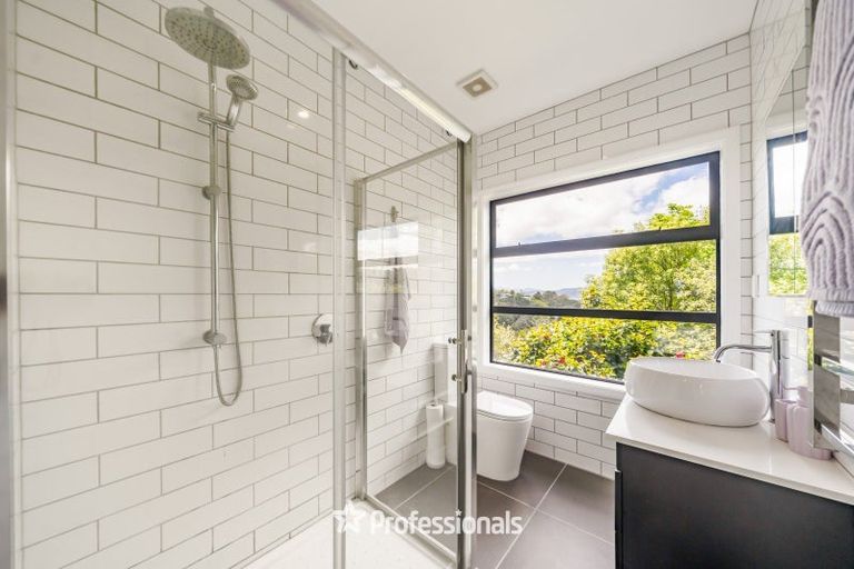 Photo of property in 24 Miromiro Road, Normandale, Lower Hutt, 5010
