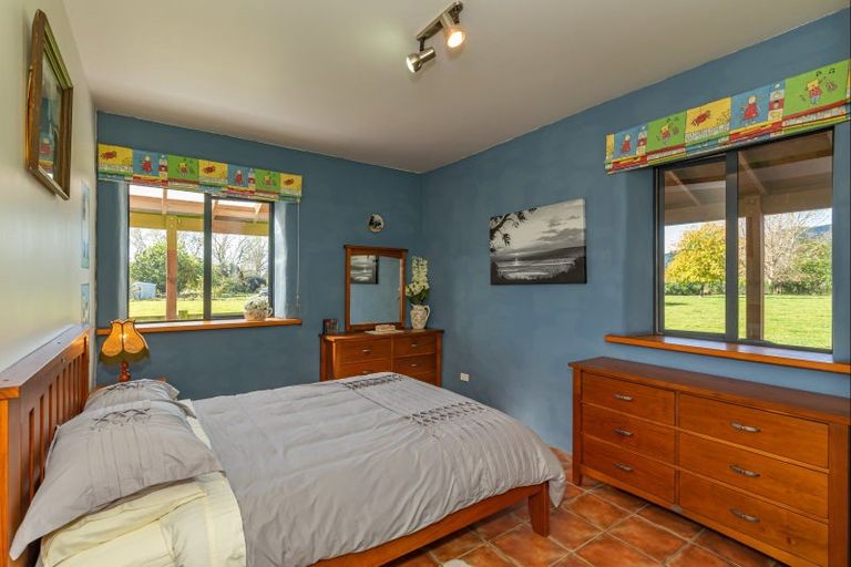 Photo of property in 100 Waihou Road, Levin, 5571