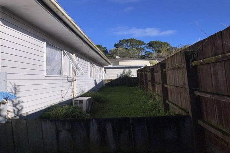 Photo of property in 5 Meadowvale Rise, Titirangi, Auckland, 0604