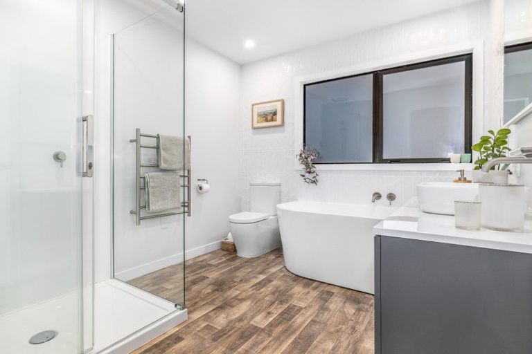 Photo of property in 2/24 Acheron Road, Paremata, Porirua, 5026