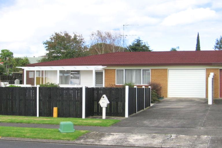 Photo of property in 2/5 Vivian Wilson Drive, Eastern Beach, Auckland, 2012