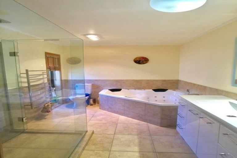 Photo of property in 307 Kaipara Road, Papakura, 2582